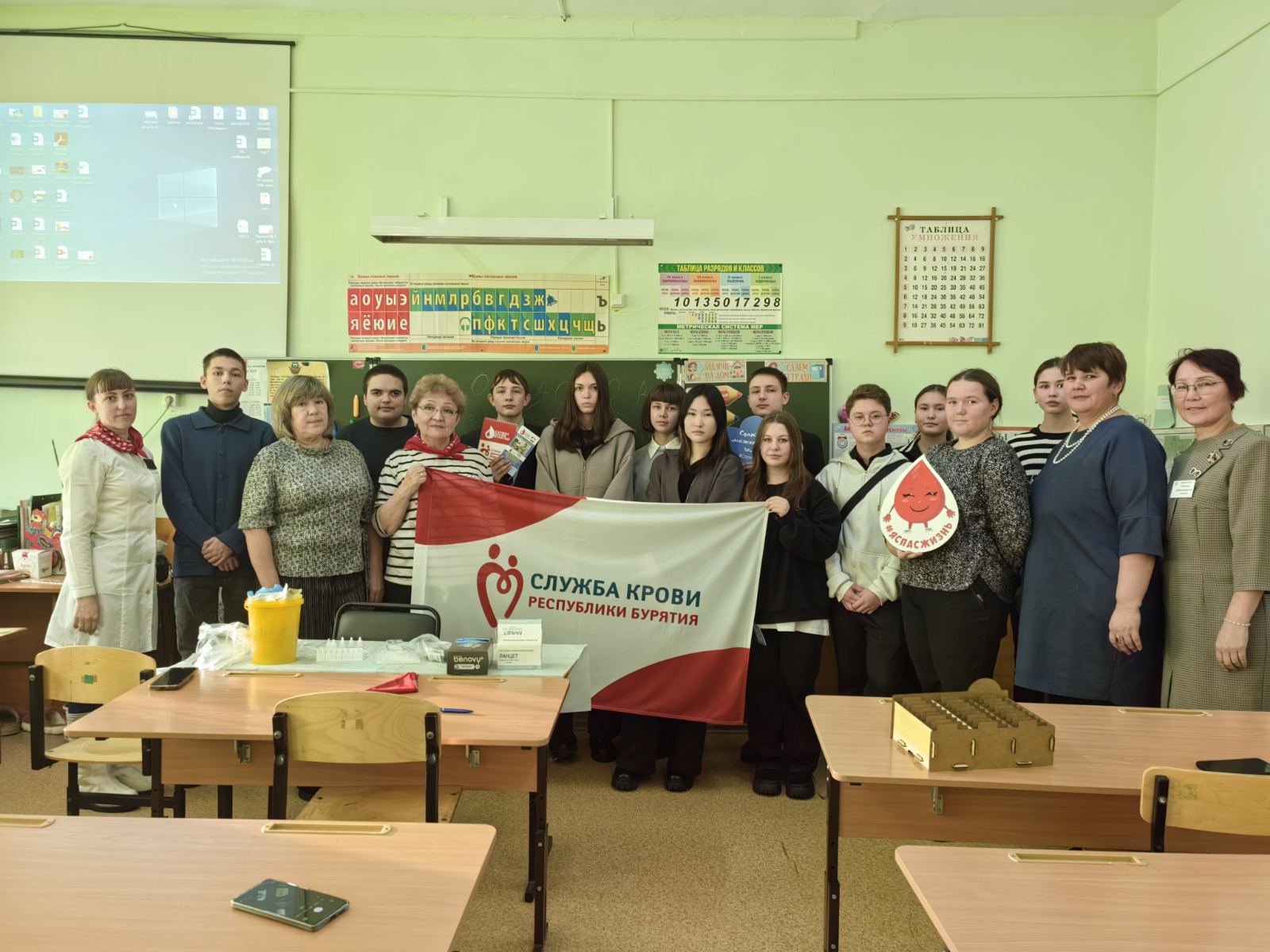 10 декабря 2024 г. в Турунтаевской районной гимназии организован и проведен мастер класс по донорству крови и определению группы крови для школьников